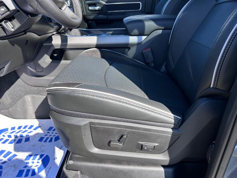 Ram 2500 Vehicle Full-screen Gallery Image 19