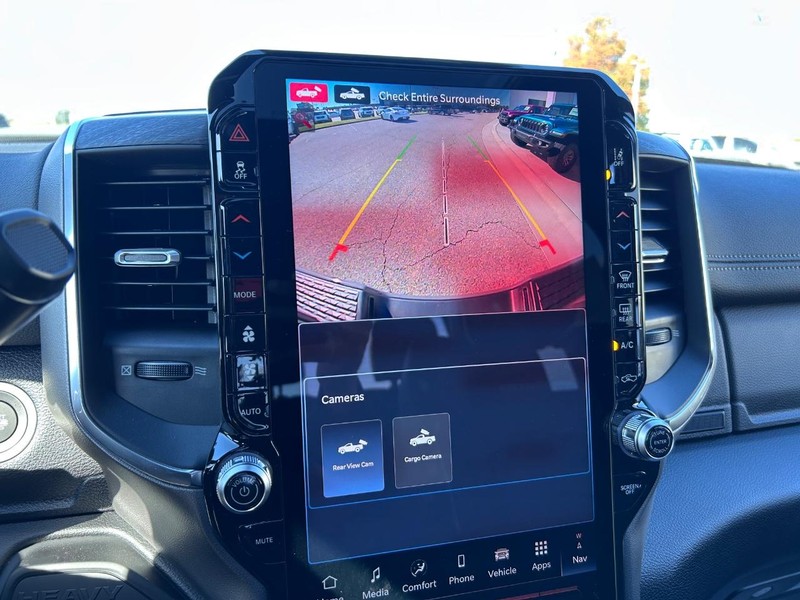 Ram 2500 Vehicle Full-screen Gallery Image 21