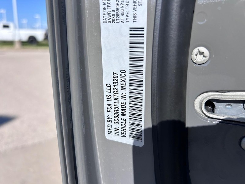 Ram 2500 Vehicle Full-screen Gallery Image 22