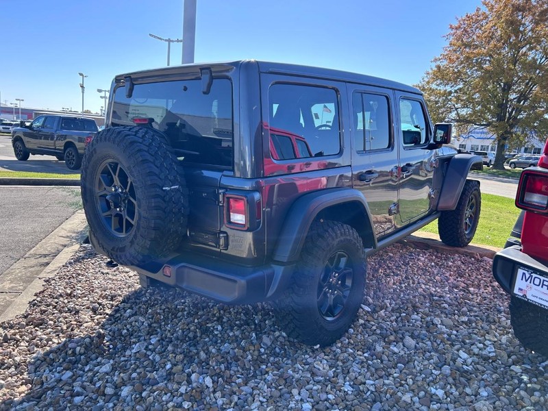 Jeep Wrangler Vehicle Full-screen Gallery Image 4