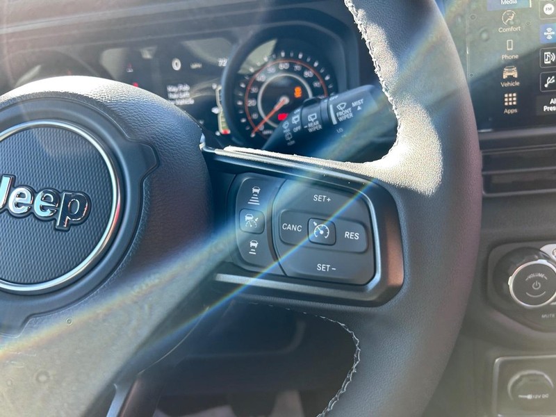 Jeep Wrangler Vehicle Full-screen Gallery Image 12