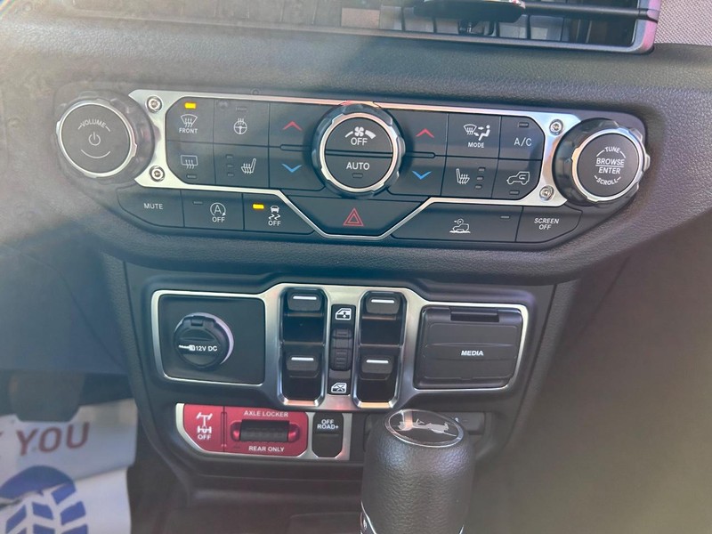 Jeep Wrangler Vehicle Full-screen Gallery Image 14