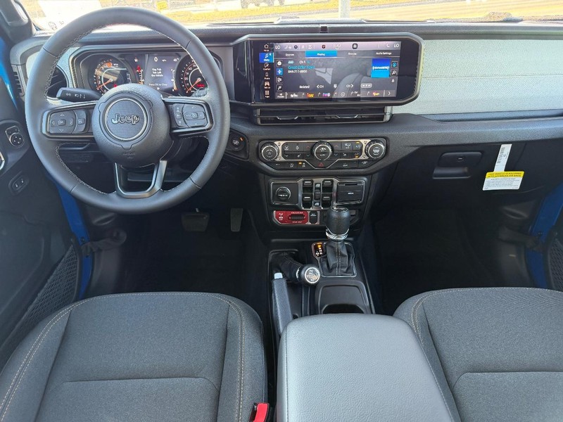 Jeep Wrangler Vehicle Full-screen Gallery Image 8