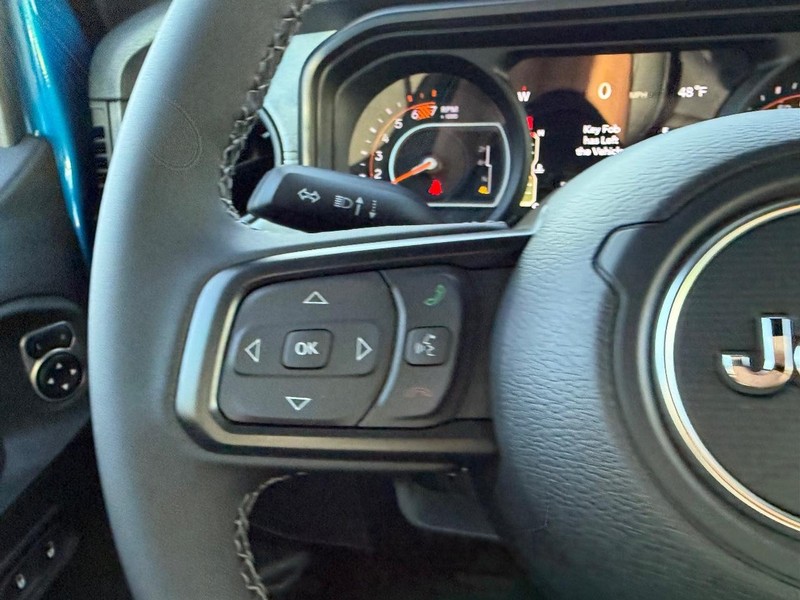 Jeep Wrangler Vehicle Full-screen Gallery Image 10