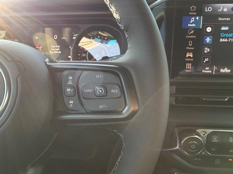 Jeep Wrangler Vehicle Full-screen Gallery Image 11