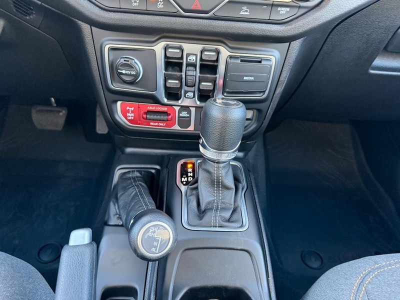 Jeep Wrangler Vehicle Full-screen Gallery Image 14