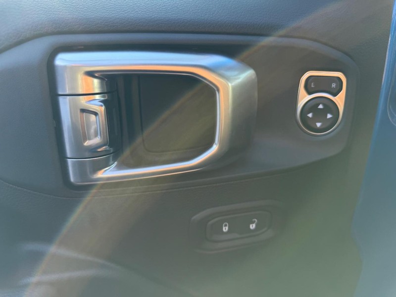 Jeep Wrangler Vehicle Full-screen Gallery Image 16