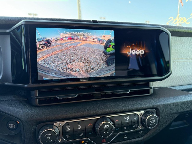 Jeep Wrangler Vehicle Full-screen Gallery Image 19