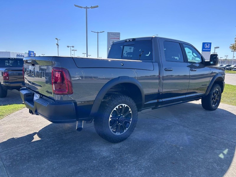 Ram 2500 Vehicle Full-screen Gallery Image 4