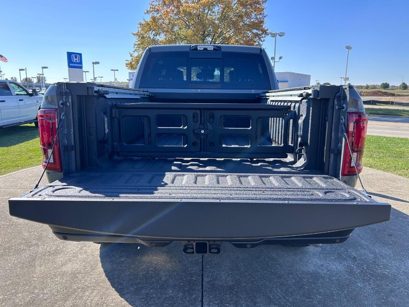 Ram 2500 Vehicle Full-screen Gallery Image 6