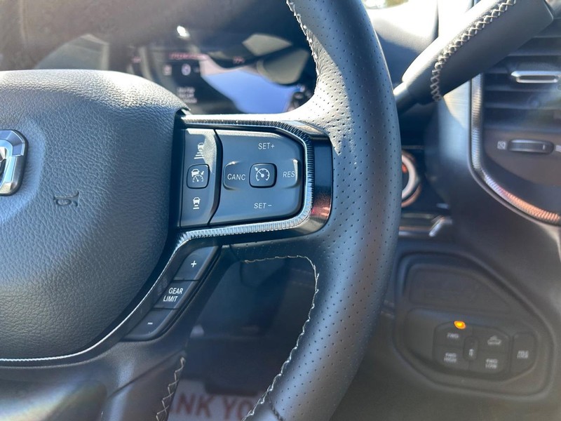 Ram 2500 Vehicle Full-screen Gallery Image 13