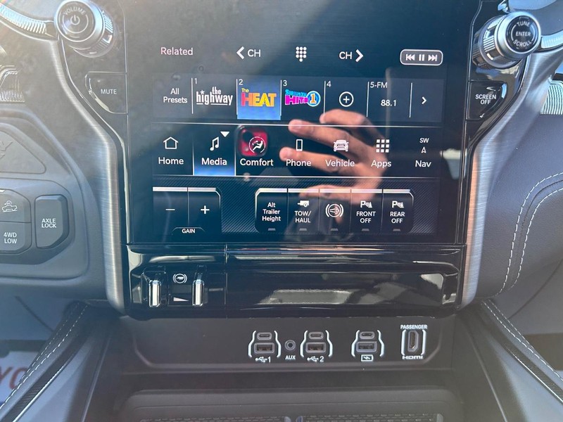 Ram 2500 Vehicle Full-screen Gallery Image 15