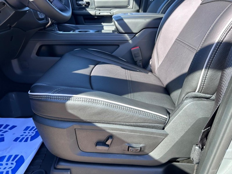 Ram 2500 Vehicle Full-screen Gallery Image 19