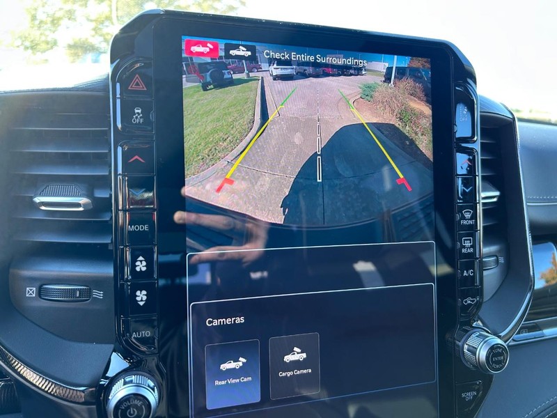 Ram 2500 Vehicle Full-screen Gallery Image 21