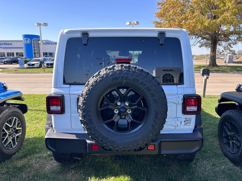 Jeep Wrangler Vehicle Full-screen Gallery Image 4
