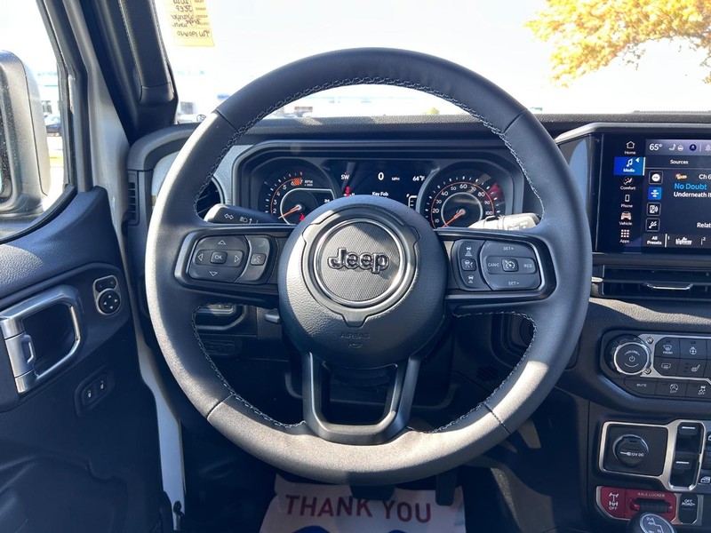 Jeep Wrangler Vehicle Full-screen Gallery Image 9