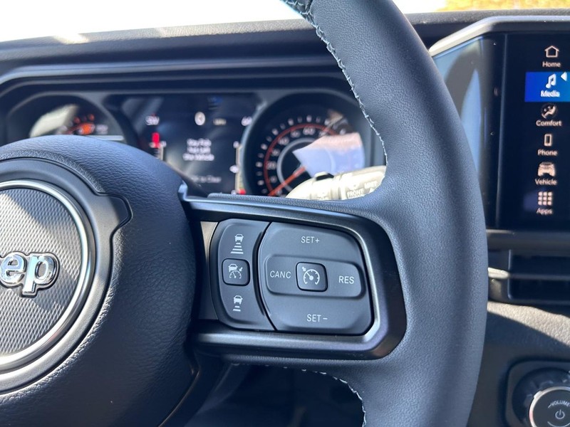 Jeep Wrangler Vehicle Full-screen Gallery Image 11