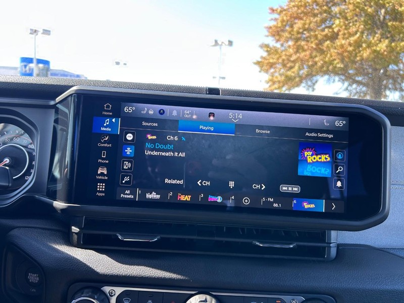 Jeep Wrangler Vehicle Full-screen Gallery Image 12