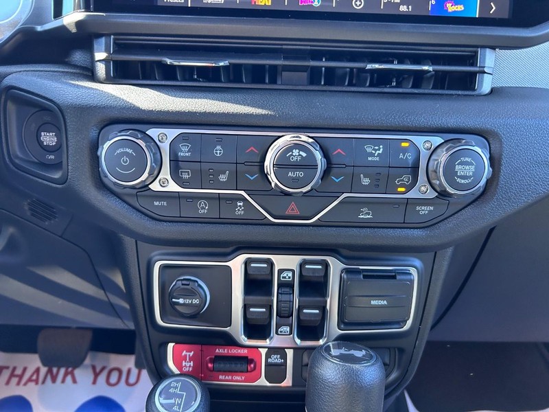 Jeep Wrangler Vehicle Full-screen Gallery Image 13