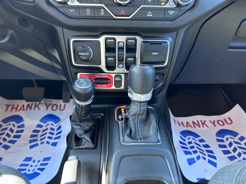 Jeep Wrangler Vehicle Full-screen Gallery Image 14