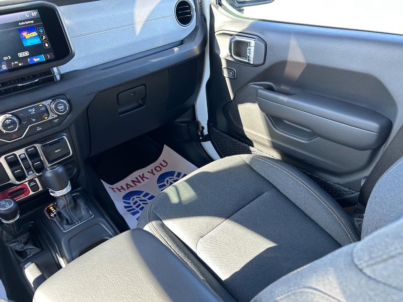 Jeep Wrangler Vehicle Full-screen Gallery Image 15