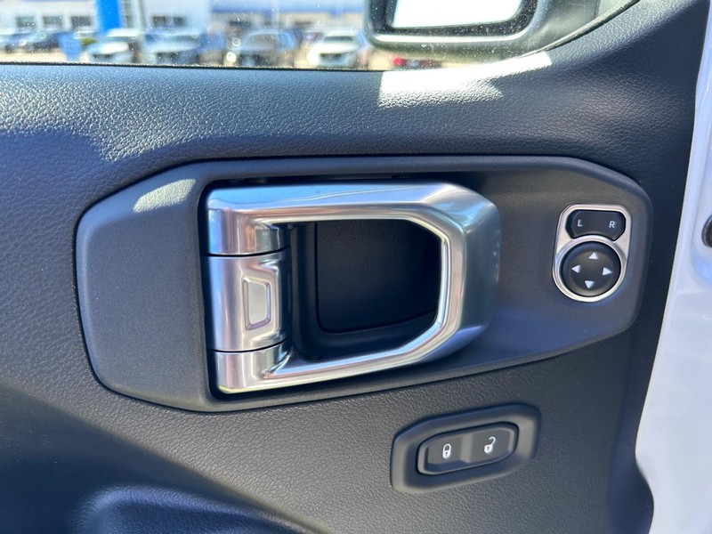 Jeep Wrangler Vehicle Full-screen Gallery Image 16