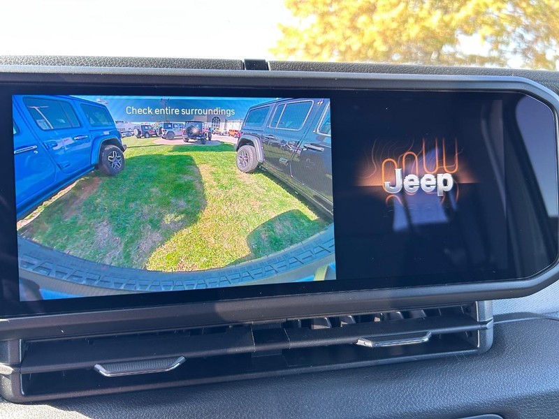 Jeep Wrangler Vehicle Full-screen Gallery Image 19