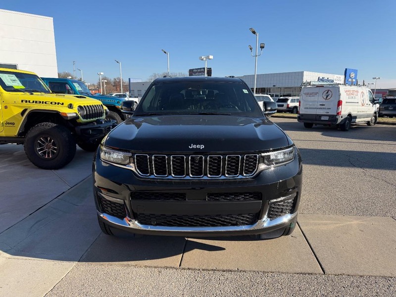 Jeep Grand Cherokee L Vehicle Full-screen Gallery Image 2