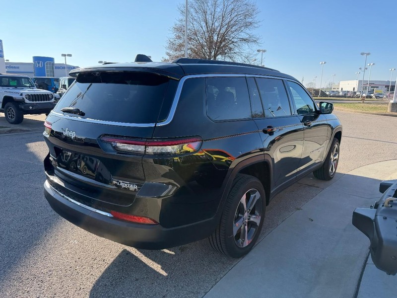 Jeep Grand Cherokee L Vehicle Full-screen Gallery Image 4