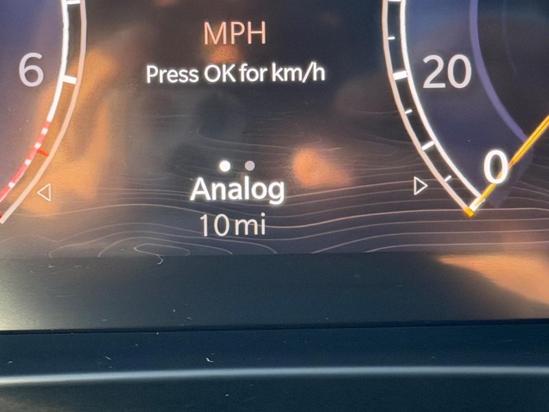 Jeep Grand Cherokee L Vehicle Full-screen Gallery Image 24