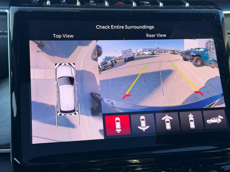 Jeep Grand Cherokee L Vehicle Full-screen Gallery Image 25