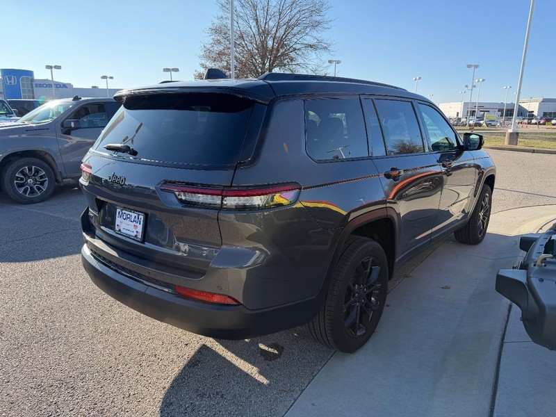 Jeep Grand Cherokee L Vehicle Full-screen Gallery Image 4