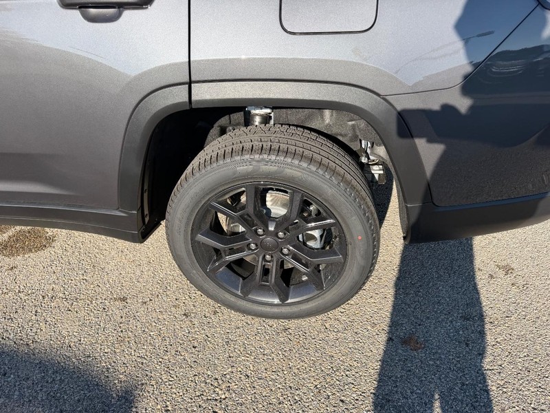 Jeep Grand Cherokee L Vehicle Full-screen Gallery Image 8