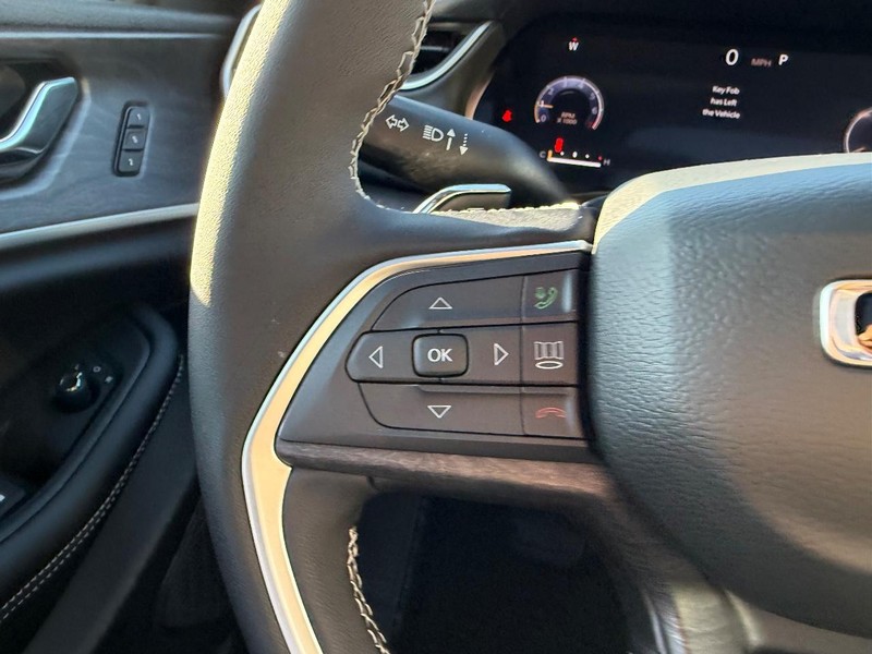 Jeep Grand Cherokee L Vehicle Full-screen Gallery Image 15