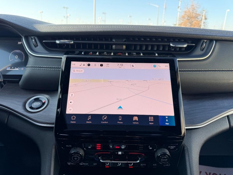 Jeep Grand Cherokee L Vehicle Full-screen Gallery Image 17