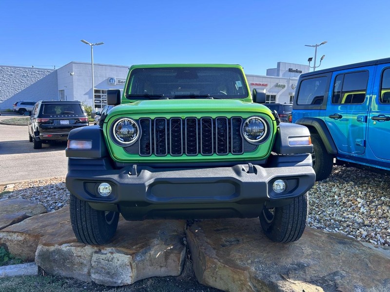 Jeep Wrangler Vehicle Full-screen Gallery Image 2