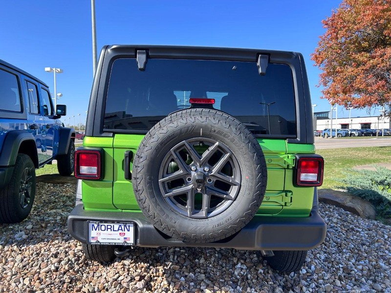 Jeep Wrangler Vehicle Full-screen Gallery Image 5
