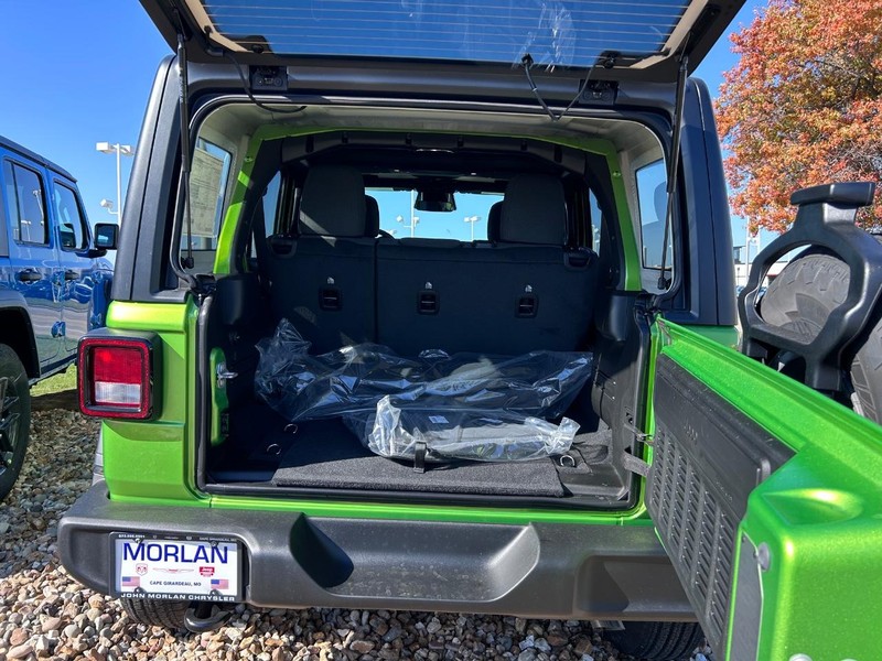 Jeep Wrangler Vehicle Full-screen Gallery Image 6