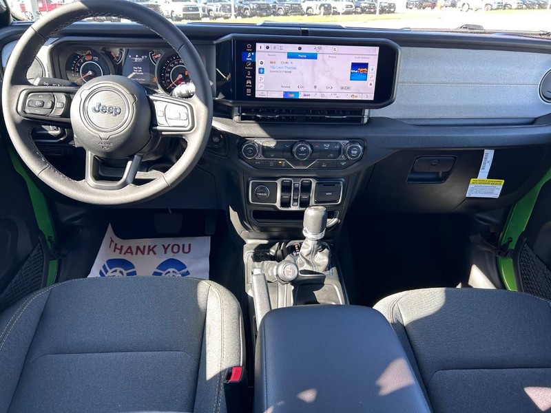 Jeep Wrangler Vehicle Full-screen Gallery Image 9