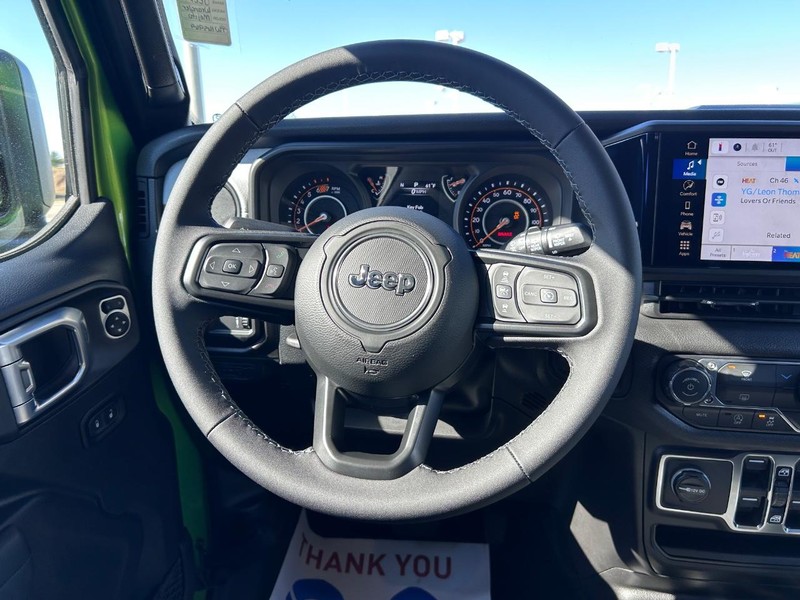 Jeep Wrangler Vehicle Full-screen Gallery Image 10