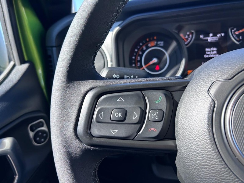 Jeep Wrangler Vehicle Full-screen Gallery Image 11