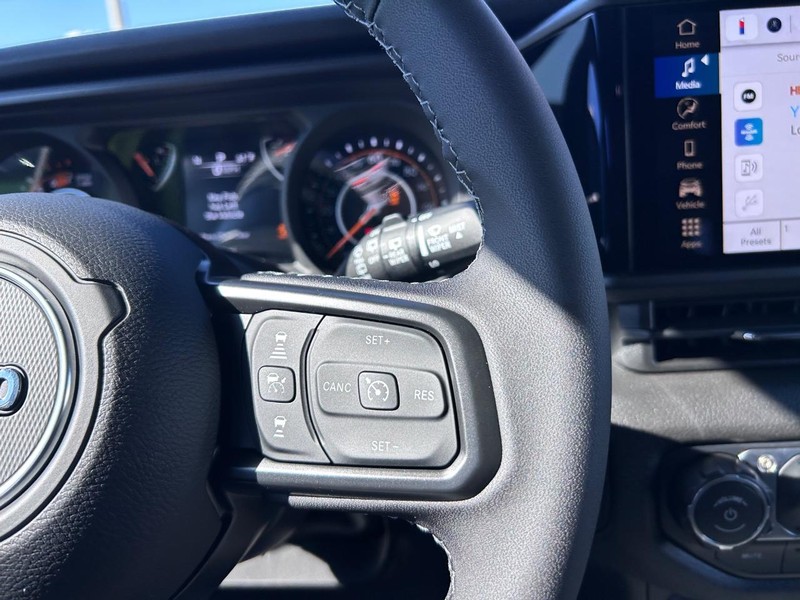 Jeep Wrangler Vehicle Full-screen Gallery Image 12