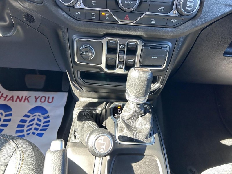 Jeep Wrangler Vehicle Full-screen Gallery Image 15