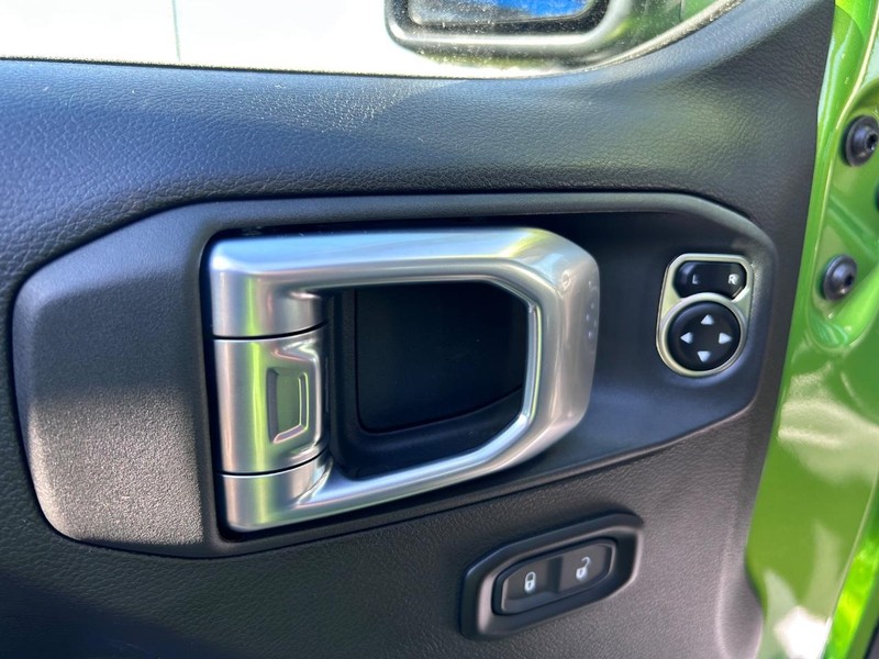 Jeep Wrangler Vehicle Full-screen Gallery Image 17