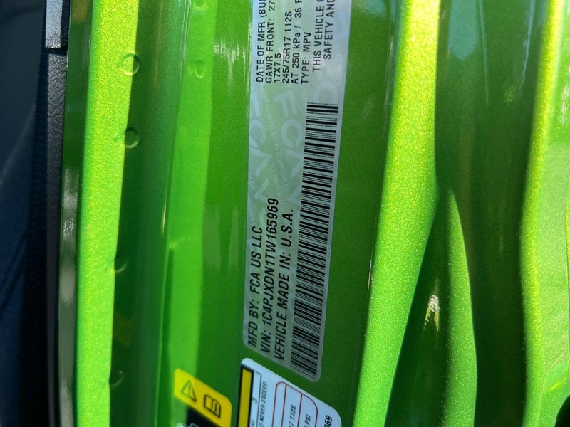 Jeep Wrangler Vehicle Full-screen Gallery Image 21