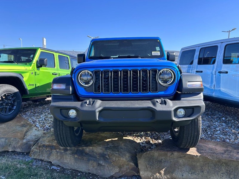 Jeep Wrangler Vehicle Full-screen Gallery Image 2