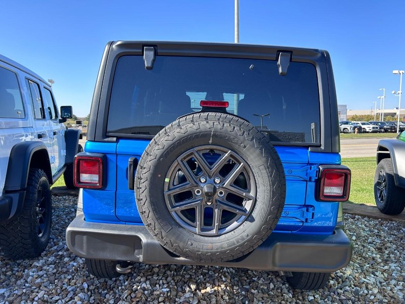 Jeep Wrangler Vehicle Full-screen Gallery Image 4