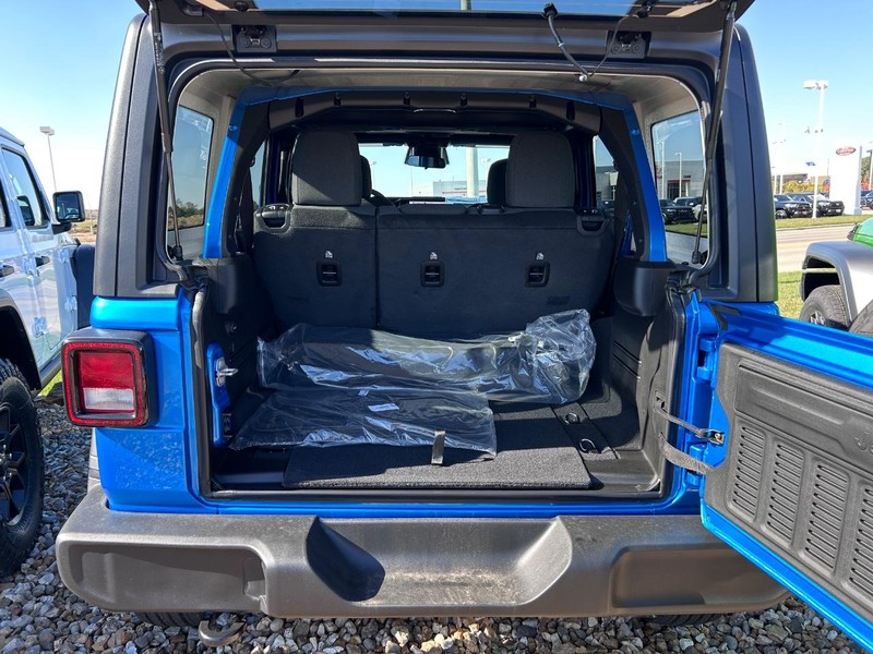 Jeep Wrangler Vehicle Full-screen Gallery Image 5