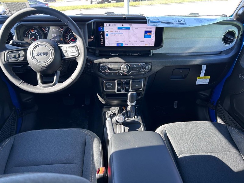 Jeep Wrangler Vehicle Full-screen Gallery Image 8