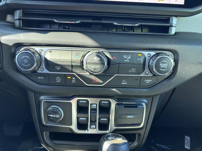 Jeep Wrangler Vehicle Full-screen Gallery Image 13